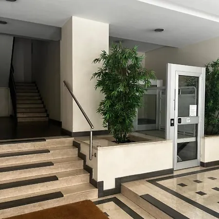 Central Apartment *